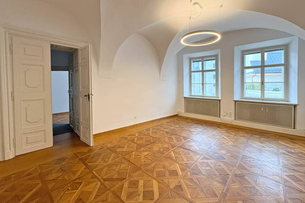 Büro mit Marmor und Parkett am Mozartplatz