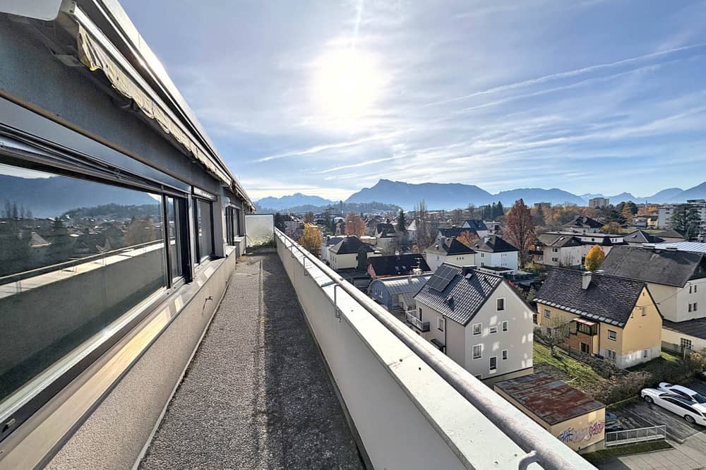 Penthouse with panoramic terrace and city view