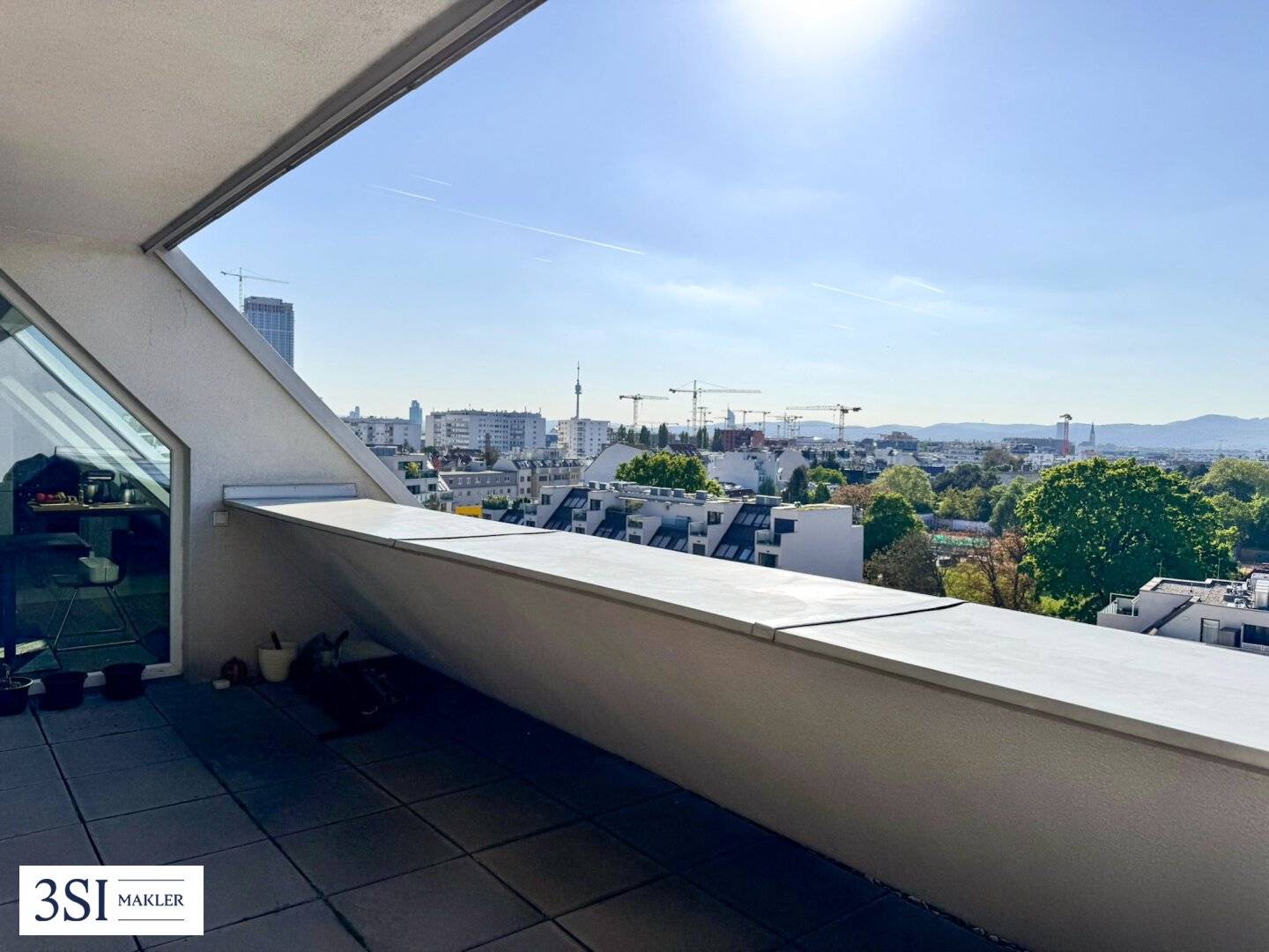 Dachgeschosswohnung mit großer Terrasse und Weitblick in Toplage