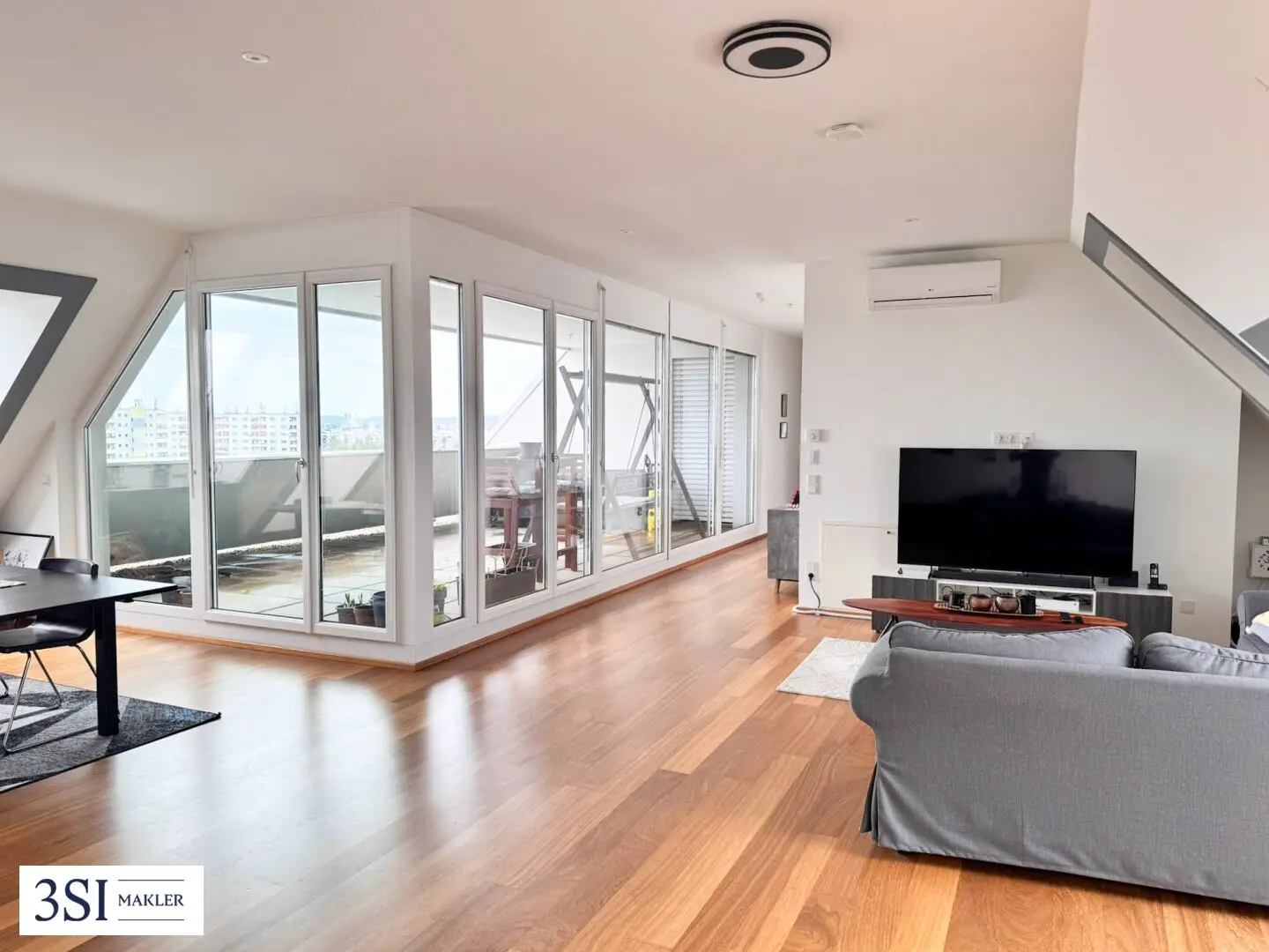 TOP FITTINGS - IDEAL LAYOUT - BRIGHTNESS - AIR CONDITIONING - 4 ROOMS