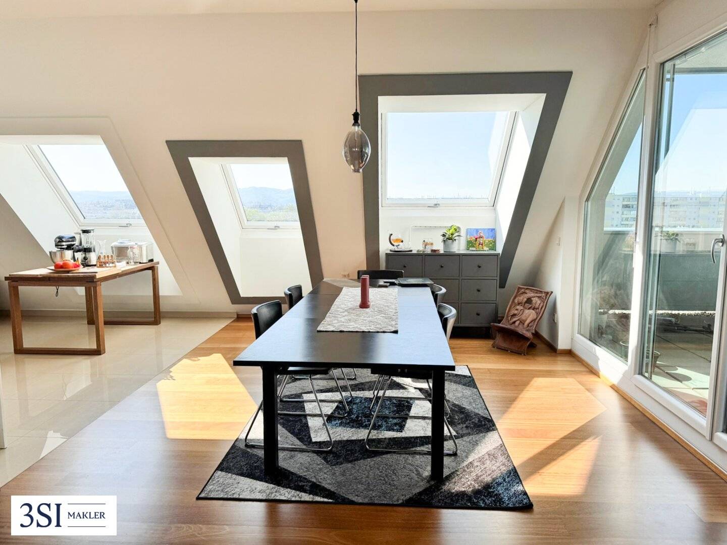 Dachgeschosswohnung mit großer Terrasse und Weitblick in Toplage