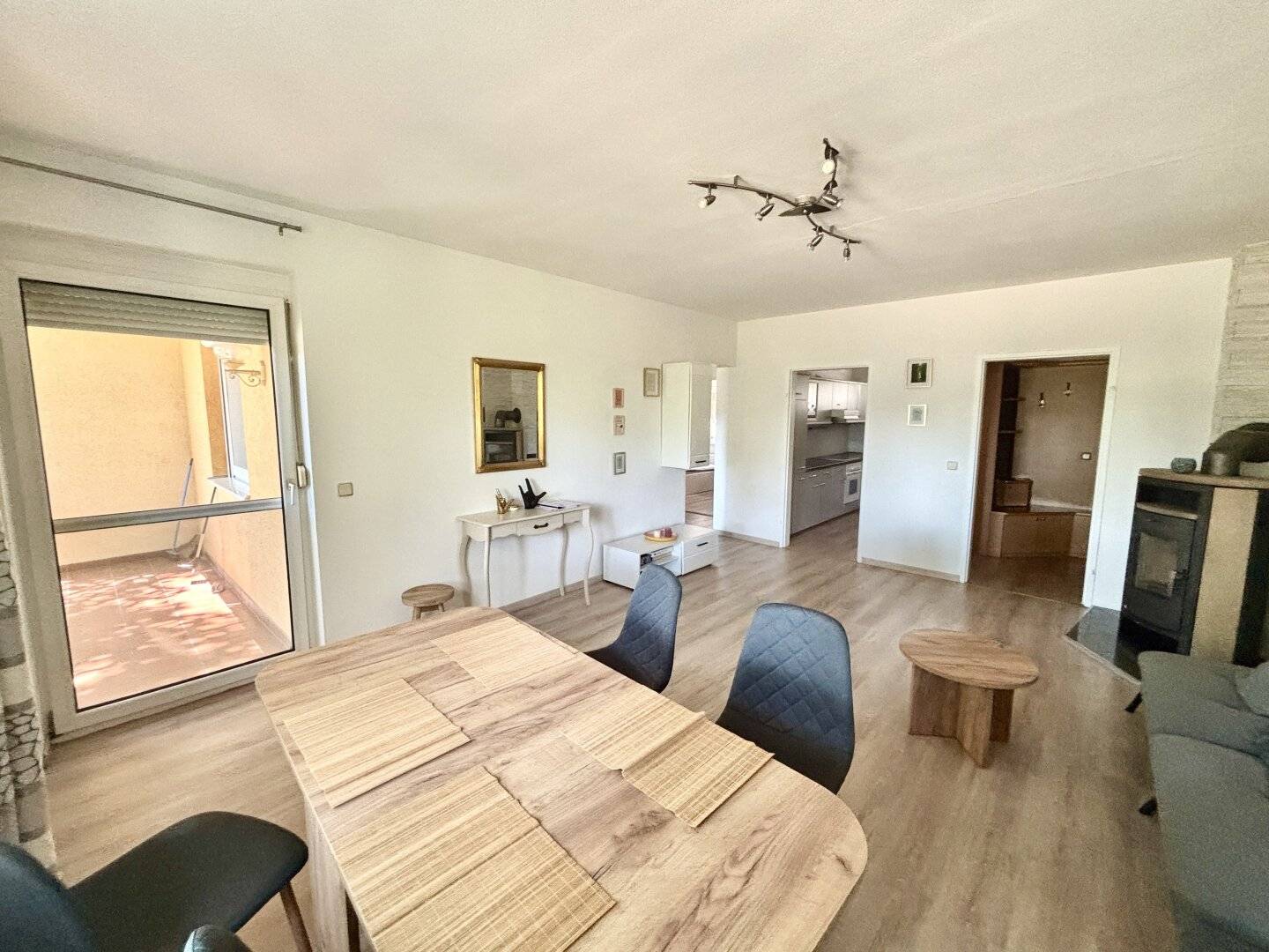 Erdgeschosswohnung mit Loggia und Schwedenofen in zentraler Ruhelage