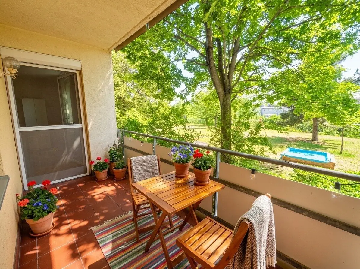 Ground floor apartment with loggia and Swedish stove in central quiet location