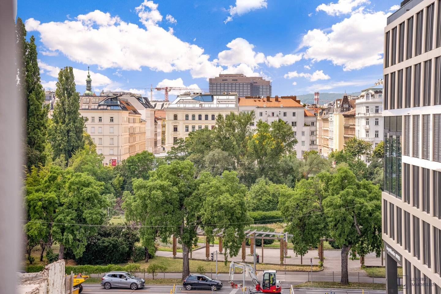 Bright new build apartment with balcony and Augarten view