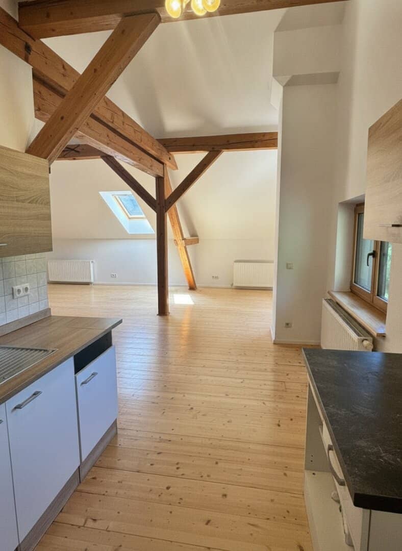 Loft apartment with parquet and fitted kitchen in a green quiet location