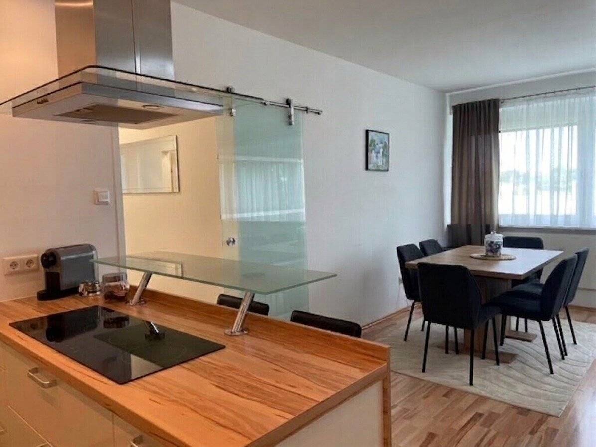 Feldkirchen bei GRAZ: Sunny, renovated 3-room apartment in quiet location with first occupancy character, loggia and parking space