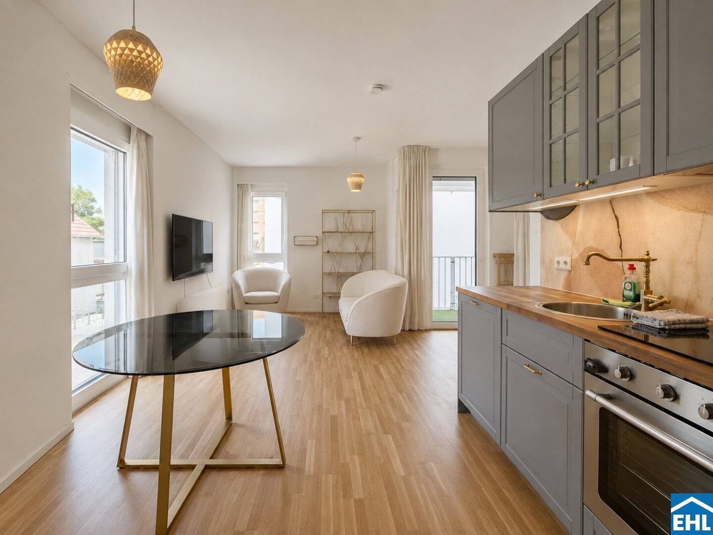 Apartment with loggia and parquet flooring near Rosenhügel