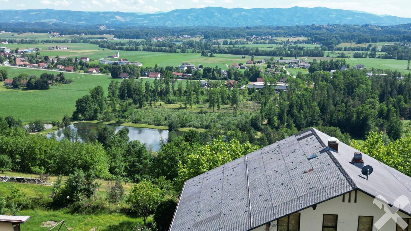 Entwicklungsprojekt mit Wellnessanlage und Photovoltaik