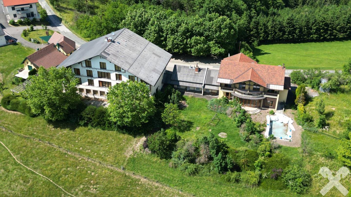 Entwicklungsprojekt mit Wellnessanlage und Photovoltaik