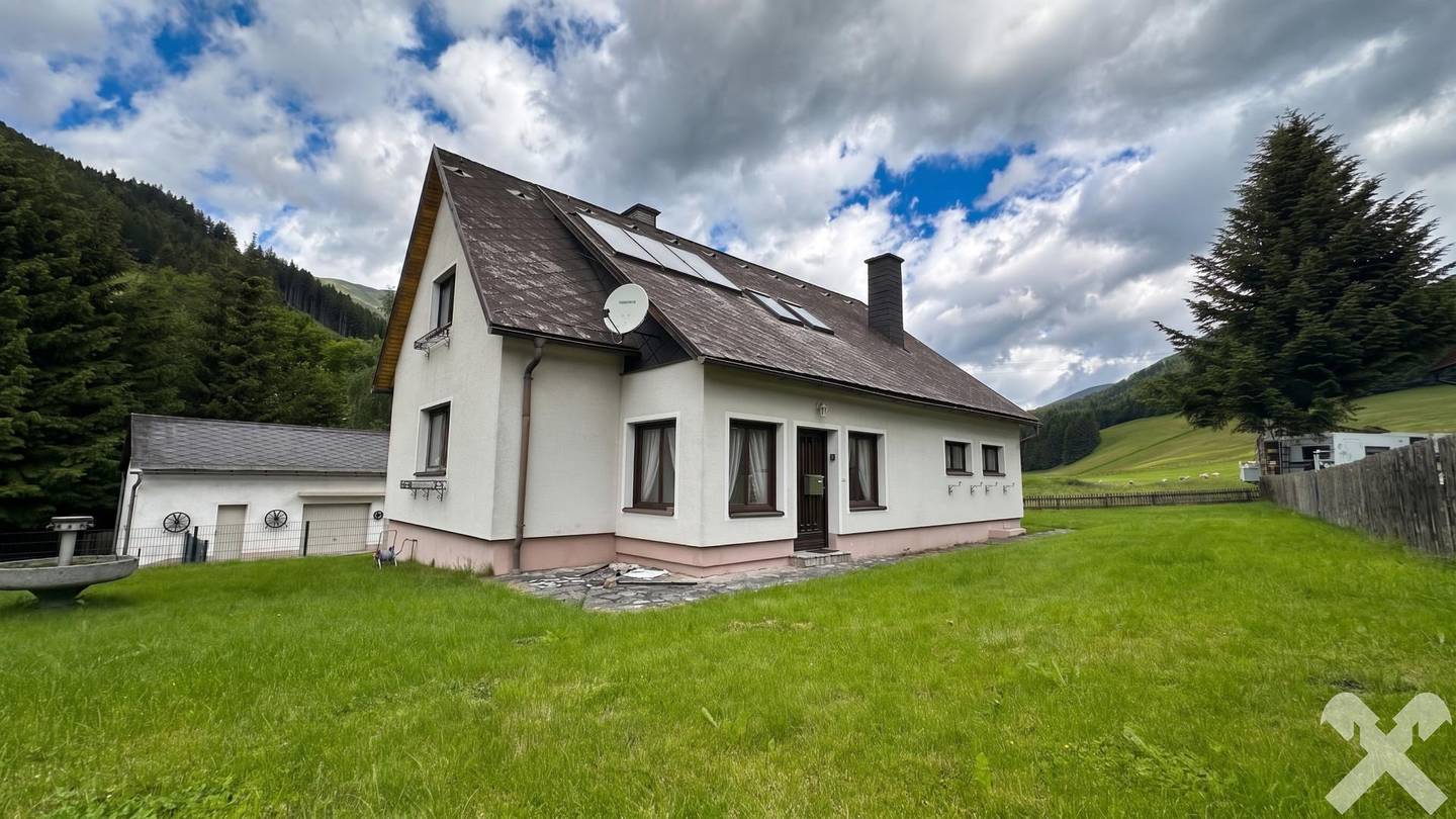 Einfamilienhaus mit Fernwärme und Doppelgarage