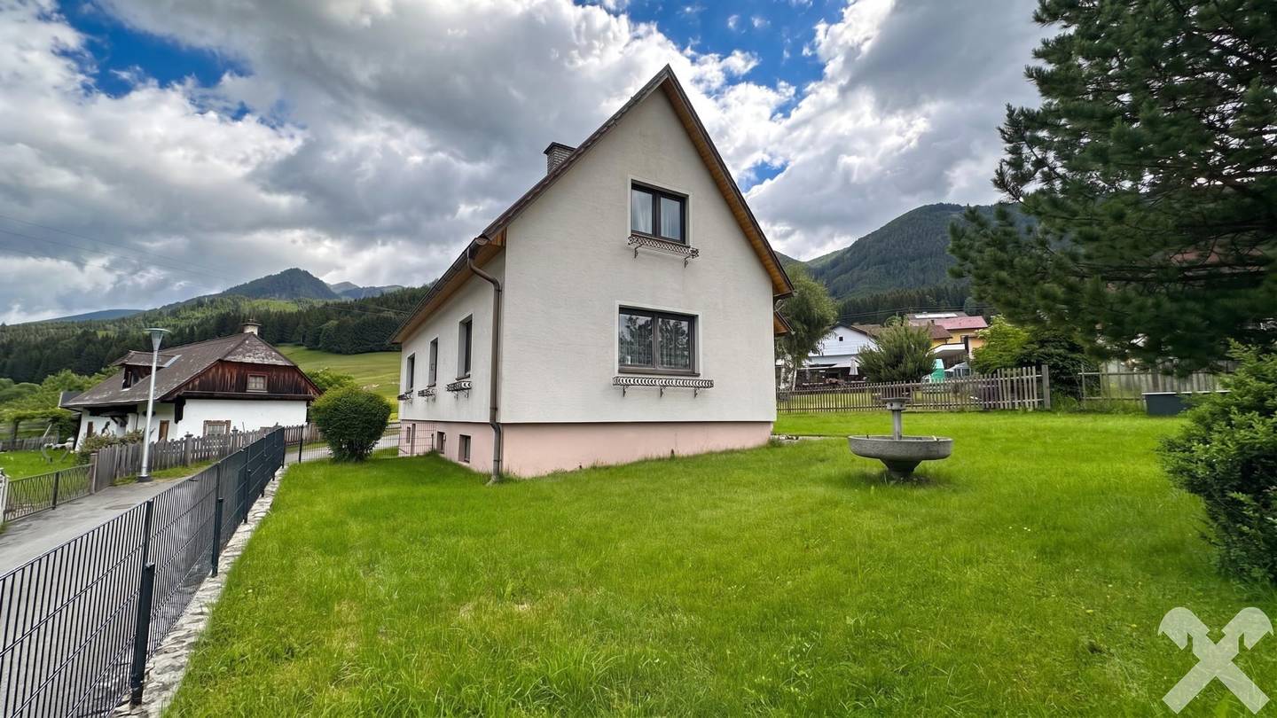 Einfamilienhaus mit Fernwärme und Doppelgarage