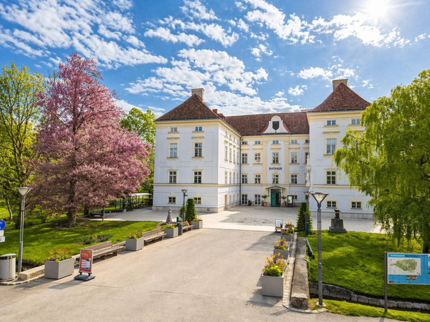 Hochwertige Doppelhaushälften in Bad Vöslau | Ziegelmassivbauweise & PV-Anlage | Garten & Parkplätze