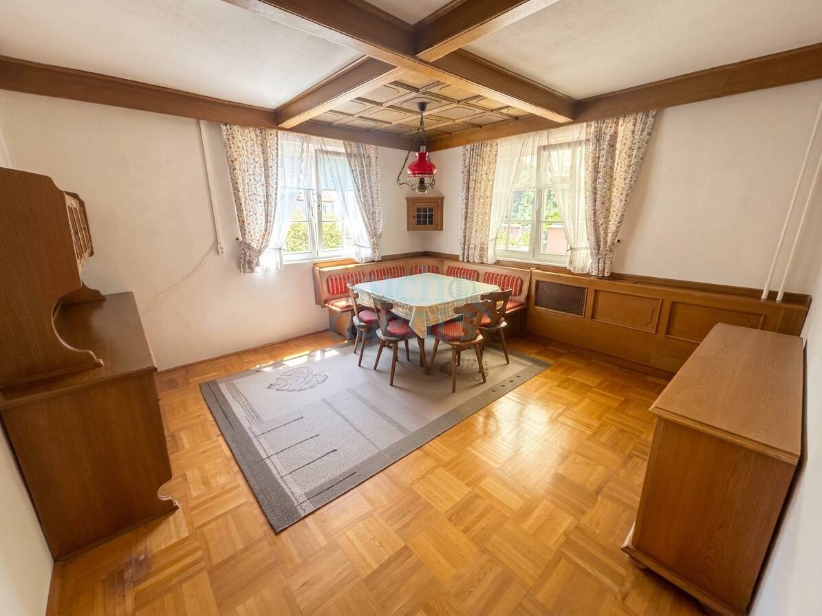 Einfamilienhaus mit Garten Terrasse und zwei Garagenplätzen