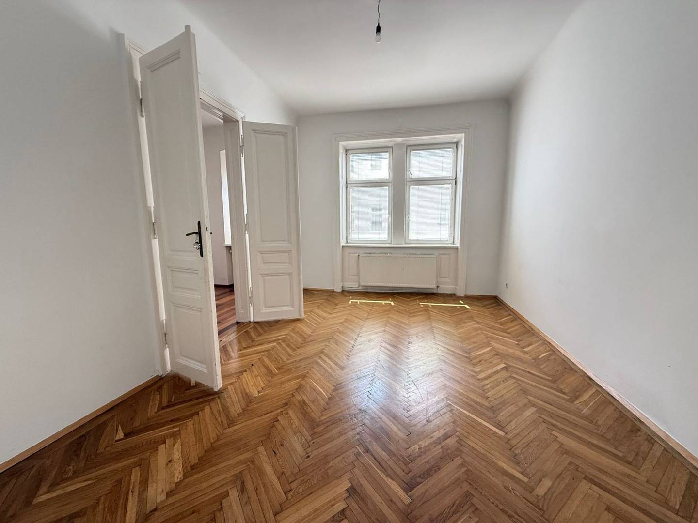 Charming Altbau apartment with balcony in Währing