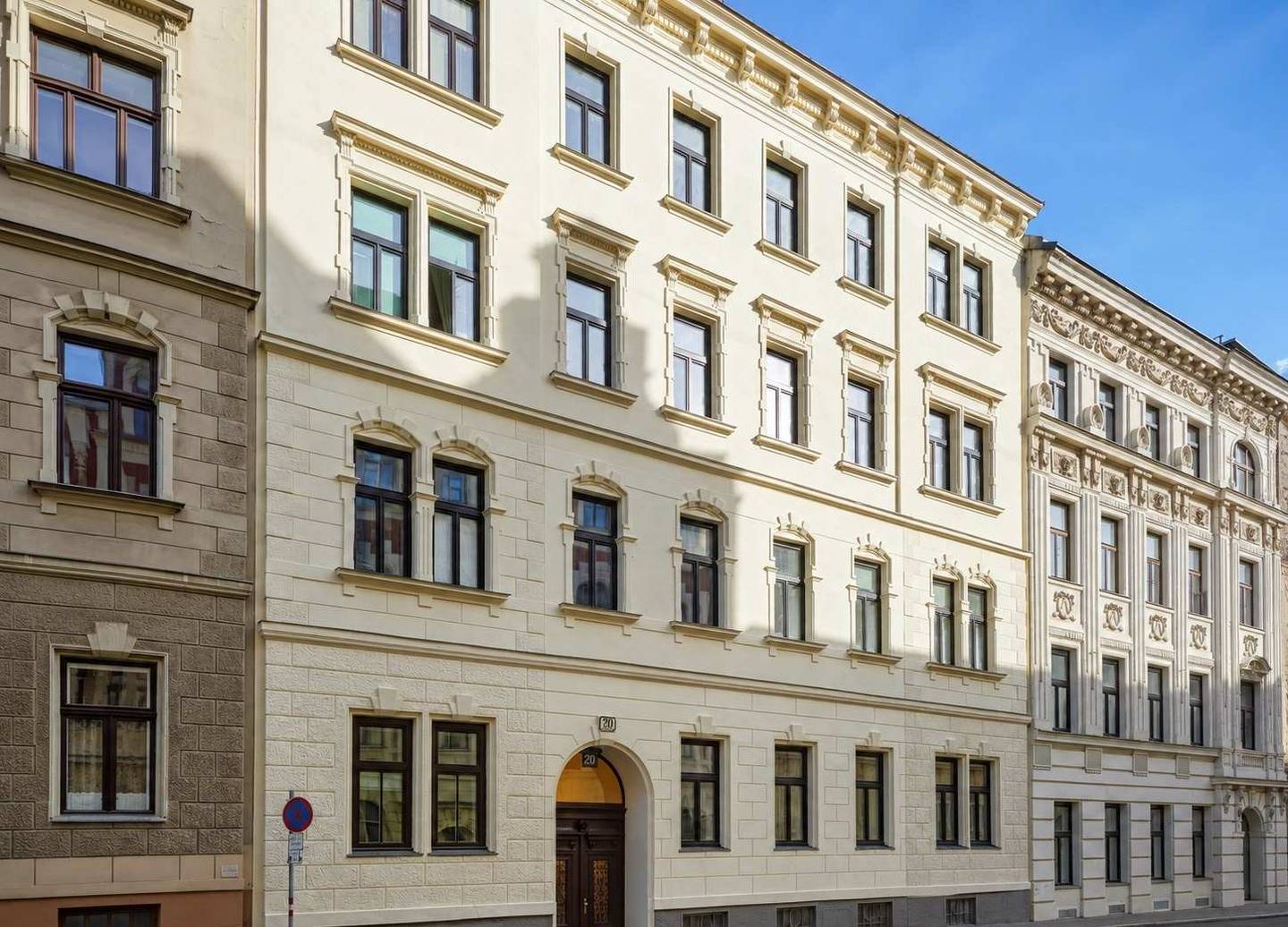 Charming Altbau apartment with balcony in Währing