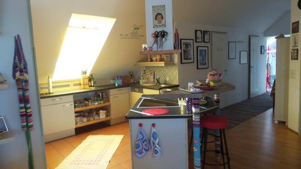 Dachgeschosswohnung mit Balkon und Kamin in sonniger Lage
