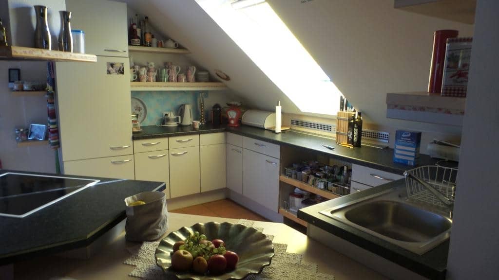 Dachgeschosswohnung mit Balkon und Kamin in sonniger Lage