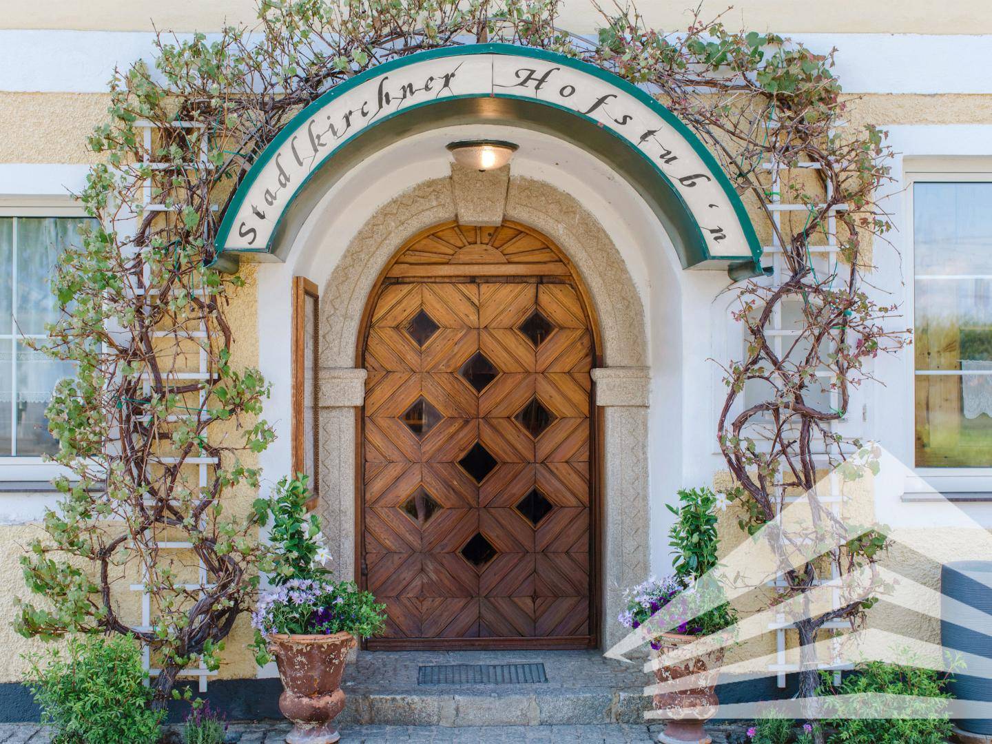 Historisches Gasthaus mit Gastgarten und Hotelentwicklung