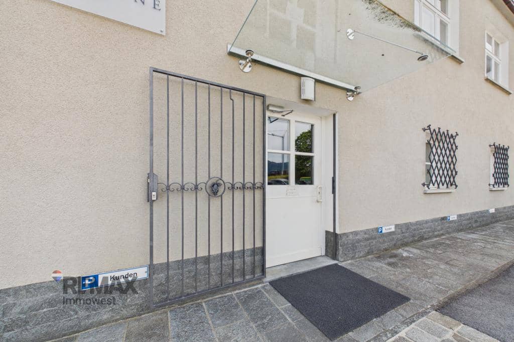 Wohn und Geschäftshaus mit Weinkeller und Stellplätzen