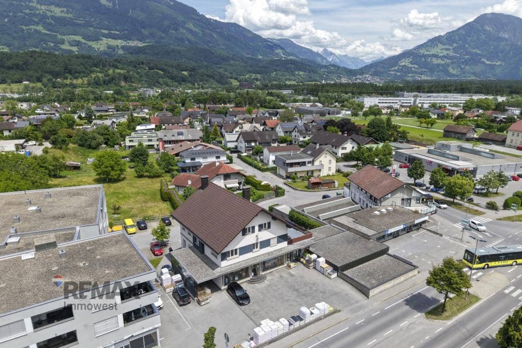 Wohn und Geschäftshaus mit Weinkeller und Stellplätzen