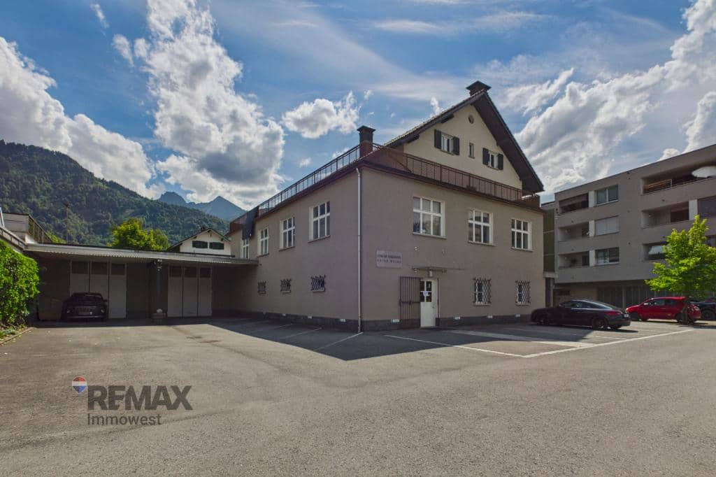 Wohn und Geschäftshaus mit Weinkeller und Stellplätzen