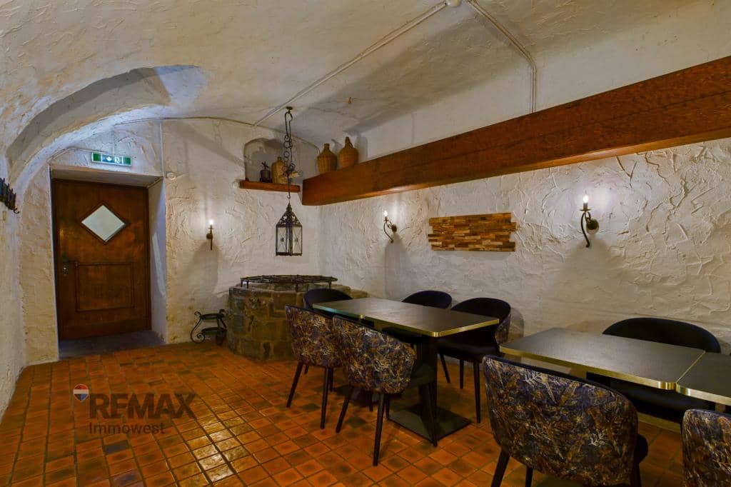 Historic Bärenkeller with Vaulted Ceilings in Prime Location