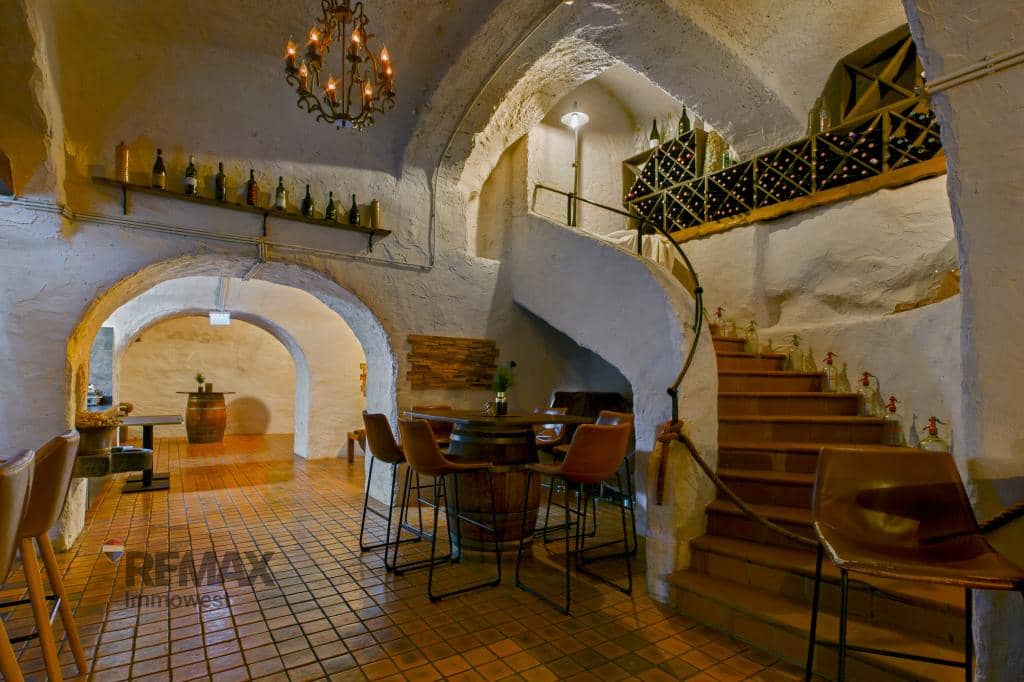 Historic Bärenkeller with Vaulted Ceilings in Prime Location