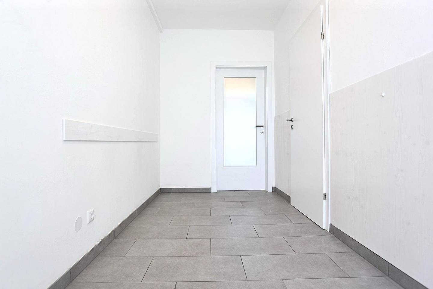 Barrier-Free New-Build Apartment with Balcony and Garage