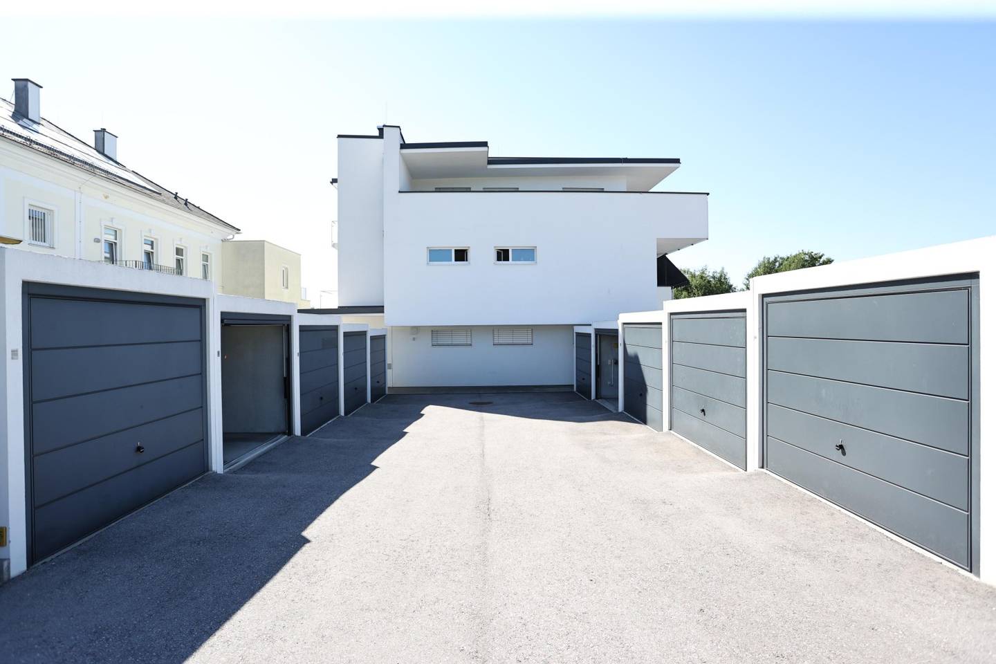 Barrier-Free New-Build Apartment with Balcony and Garage