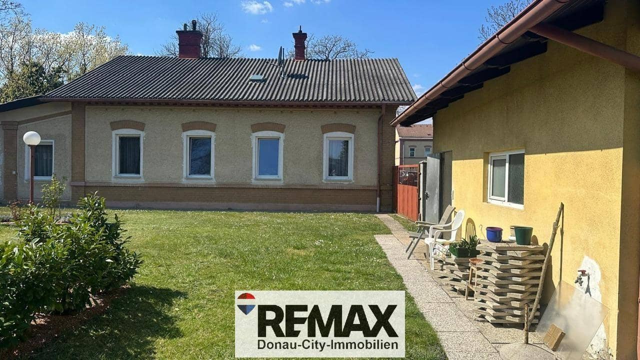 Charmantes Einfamilienhaus mit Terrasse und Garage auf sonnigem Grundstück