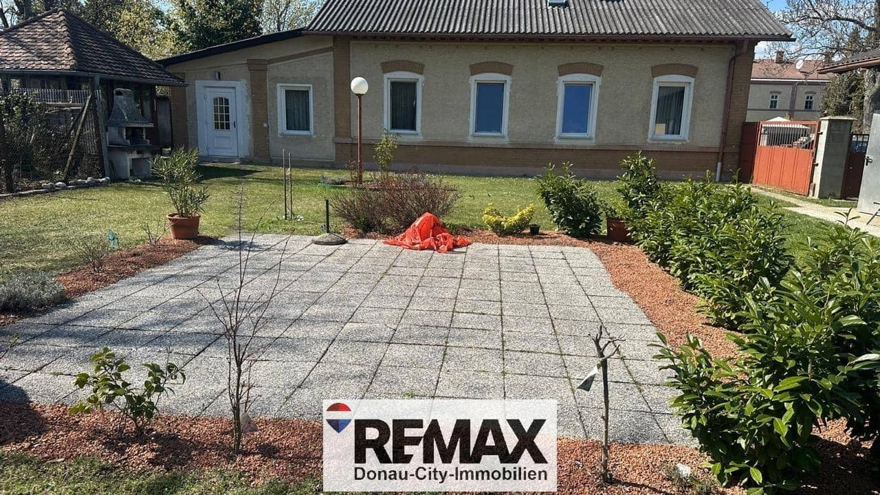 Charmantes Einfamilienhaus mit Terrasse und Garage auf sonnigem Grundstück