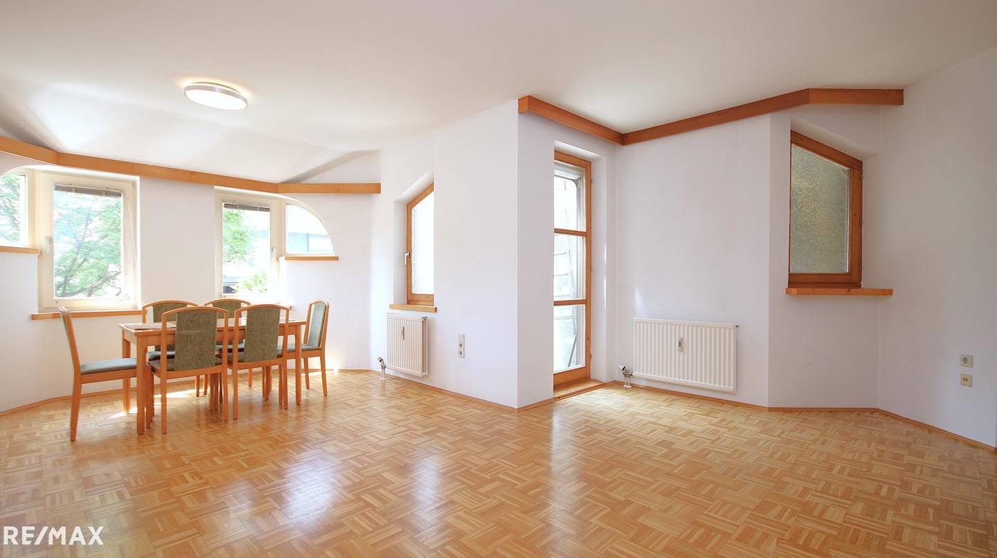Bright 3 room apartment with balcony and underground parking