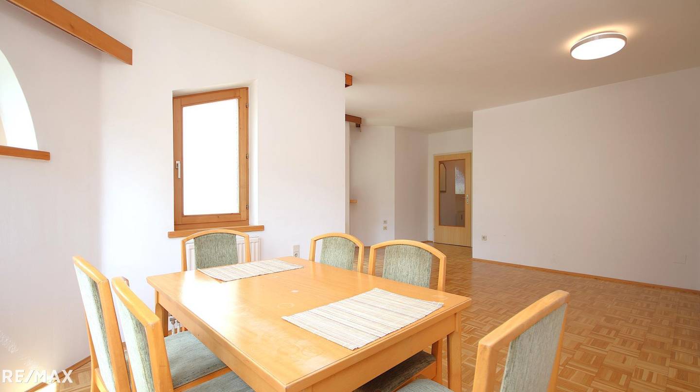 Bright 3 room apartment with balcony and underground parking