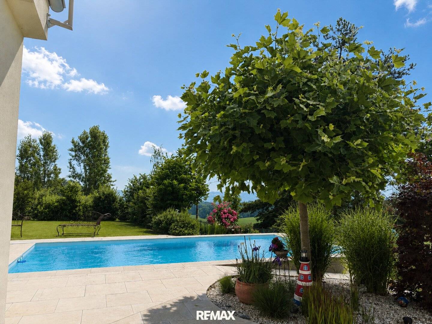 Einfamilienhaus mit Infinity Pool und Doppelgarage