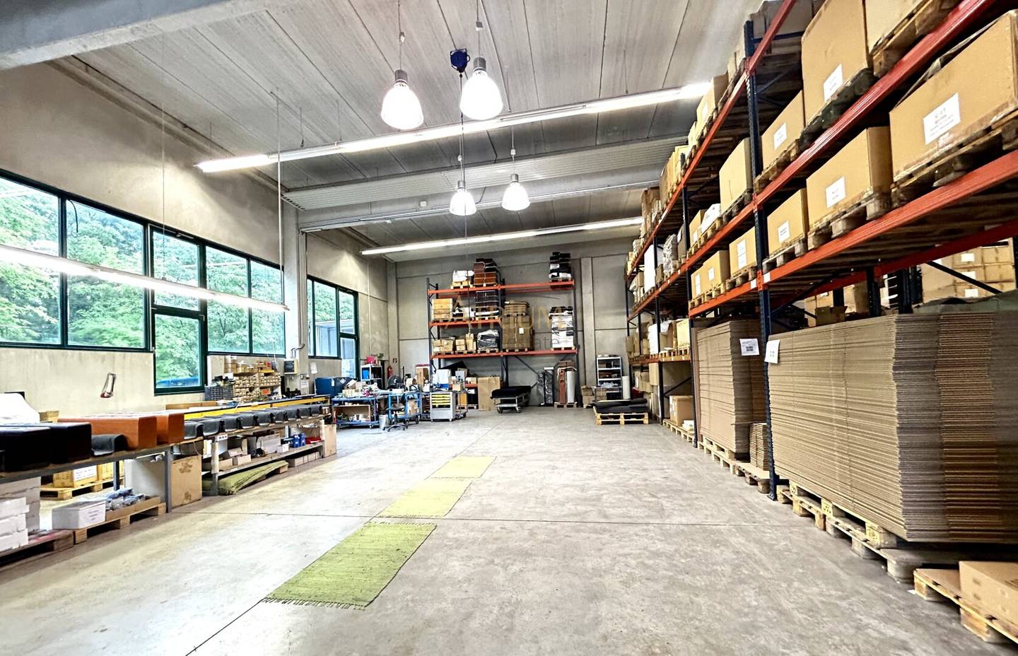 High-bay warehouse with 7m ceiling height in Weigelsdorf