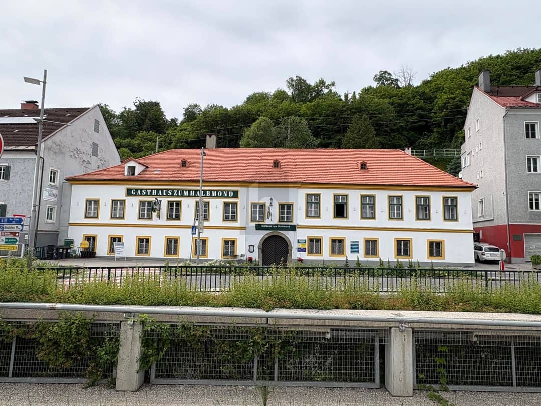 Historisches Gewölbe als Veranstaltungslokal direkt an der B121