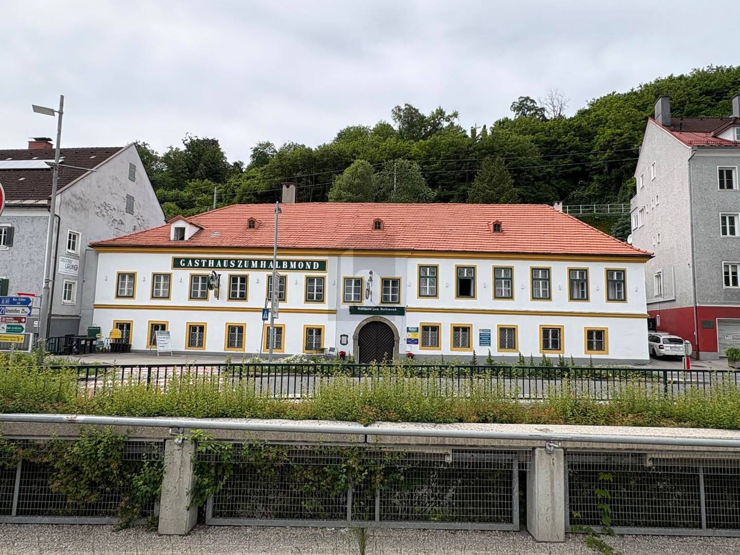 Historisches Gewölbe als Wohnung in bester Hauptstraßenlage