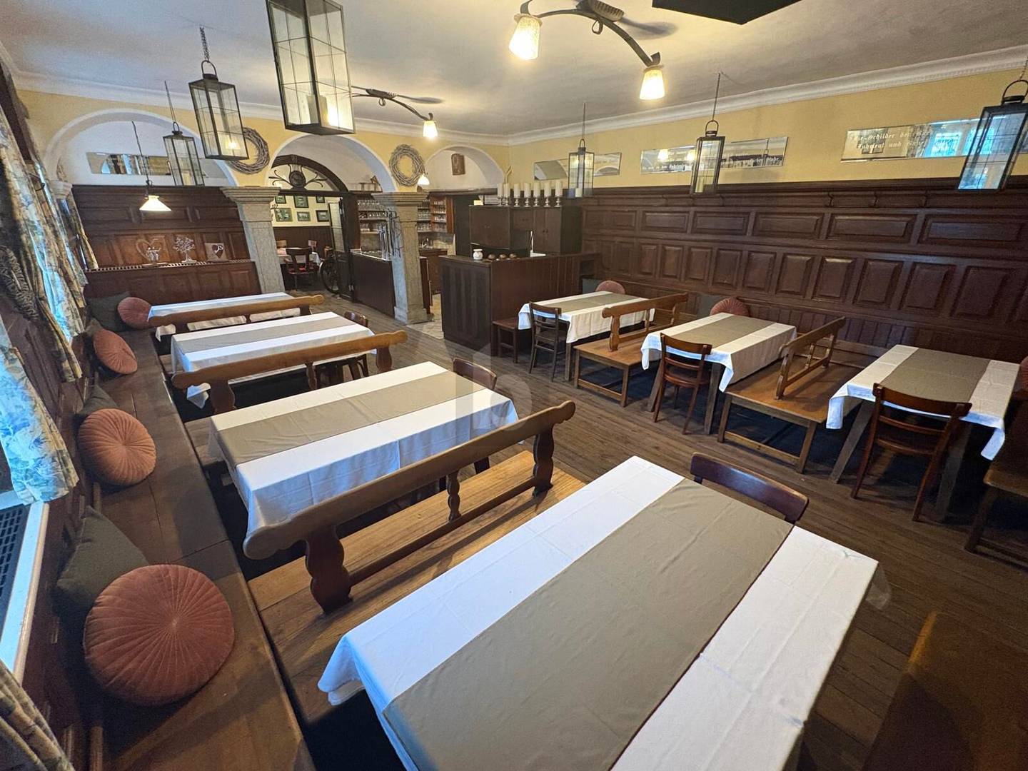 Charming traditional guesthouse with event room Apartment