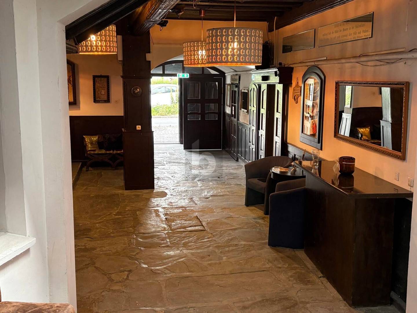 Charming traditional guesthouse with event room Apartment