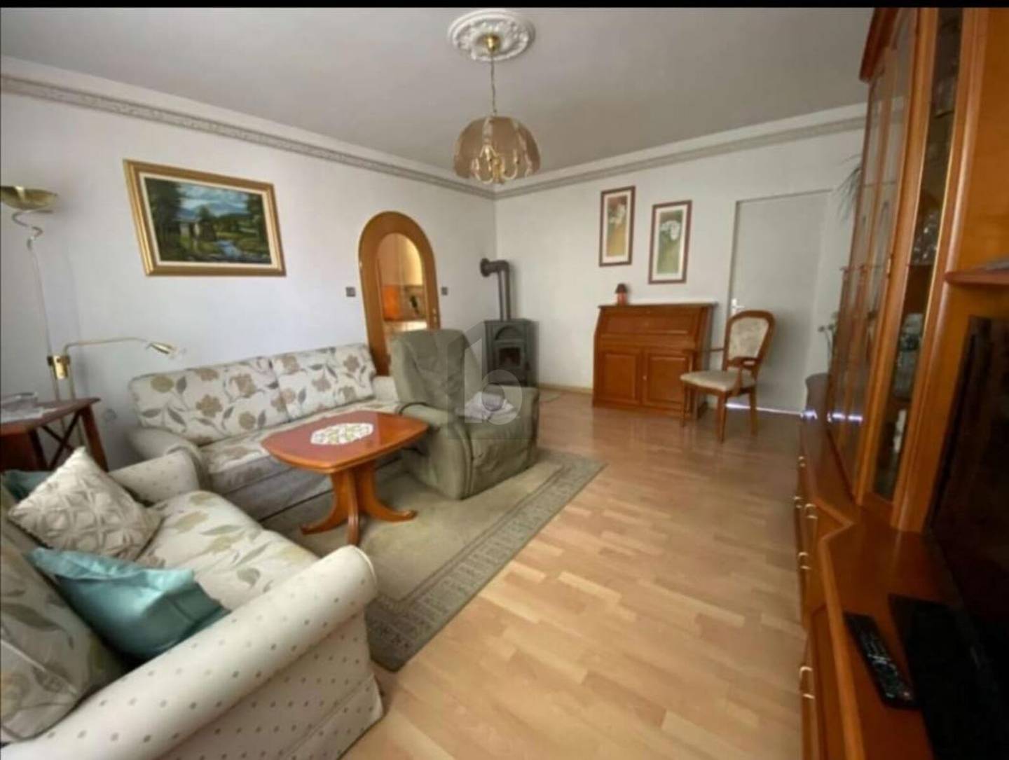 Sonniger Garten und Garage nahe Designer Outlet Familienwohnung
