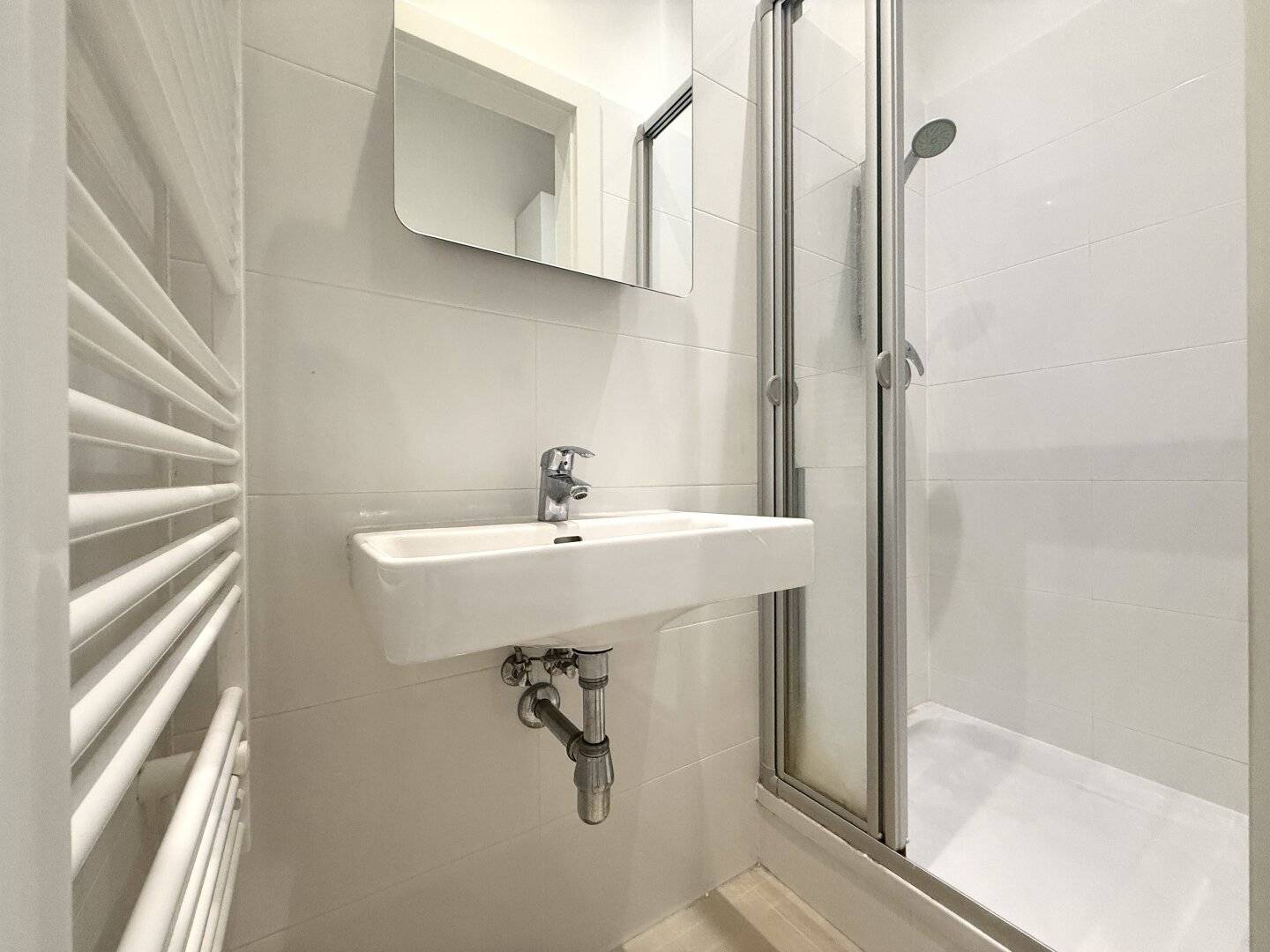 Charming Altbau Apartment with Elevator near U-Bahn