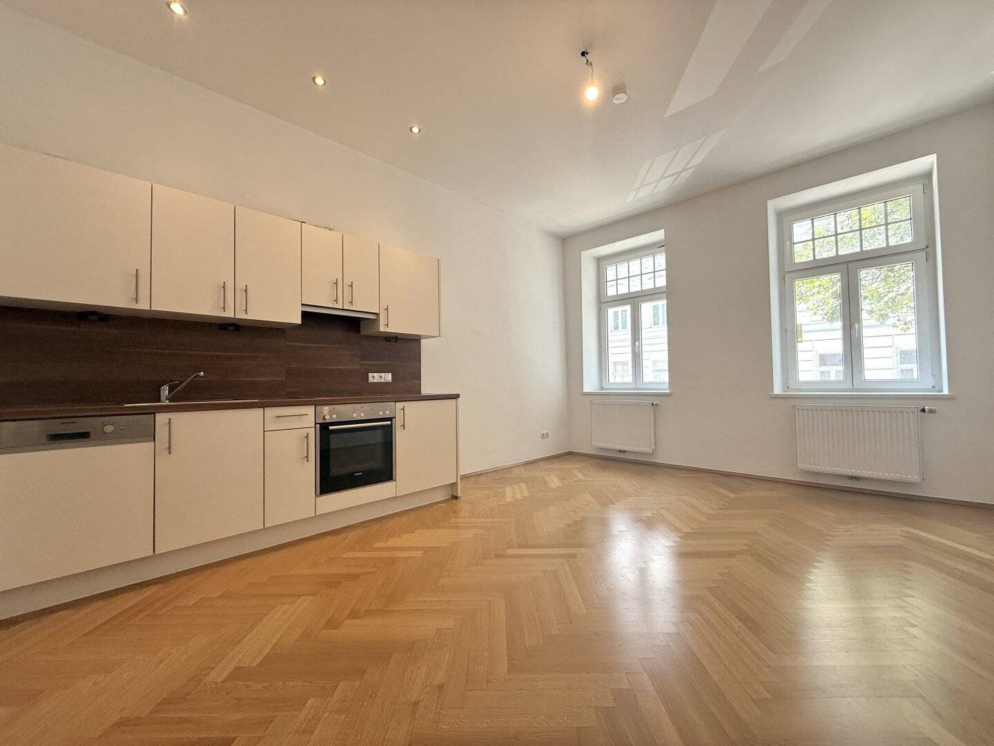 Charming Altbau Apartment with Elevator near U-Bahn