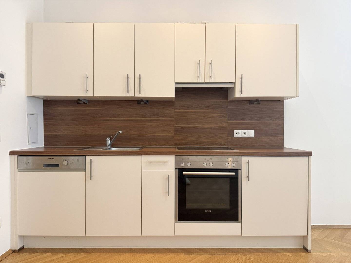 Charming Altbau Apartment with Elevator near U-Bahn