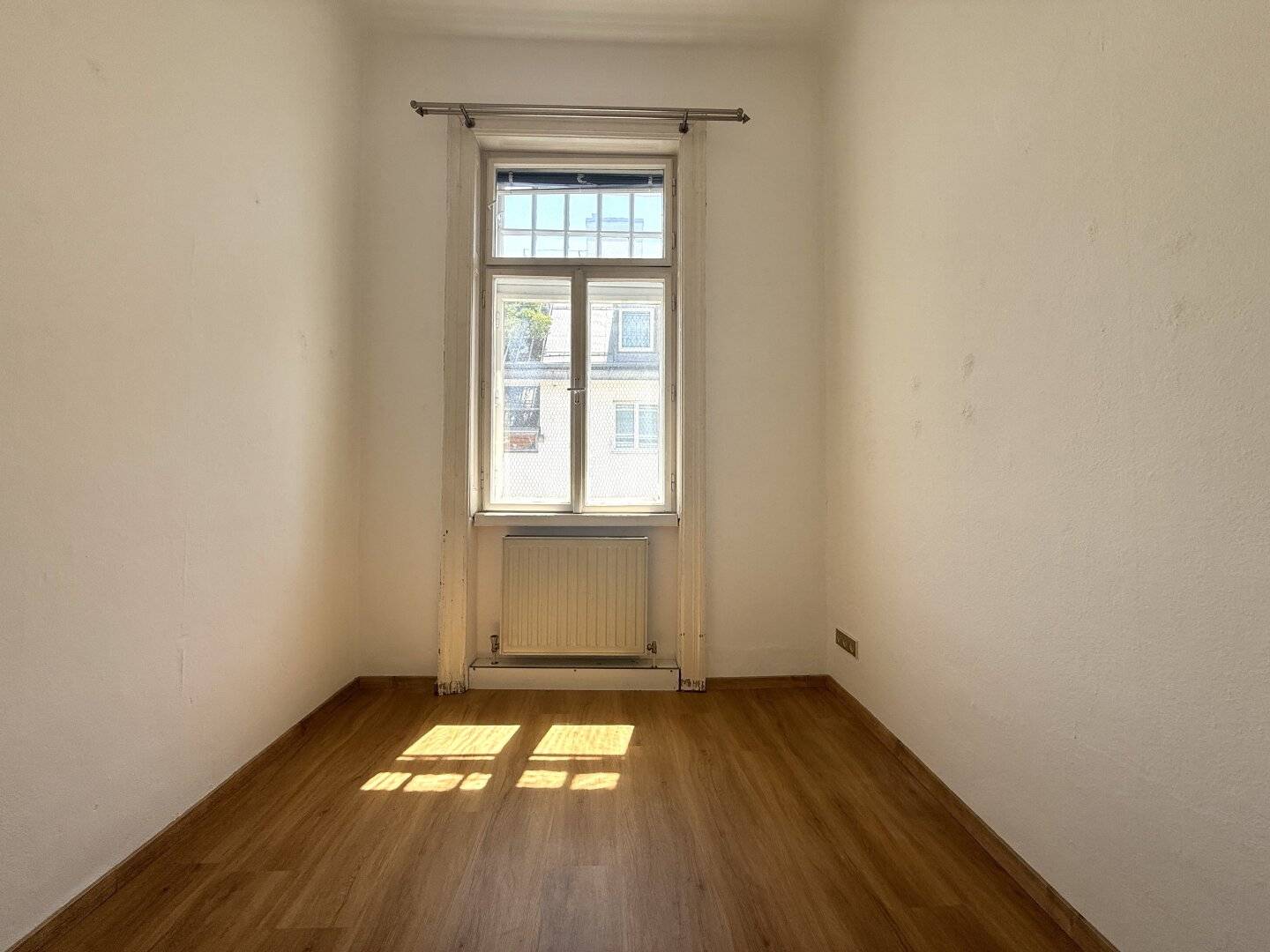 Bright Altbau apartment with high ceilings in Meidling