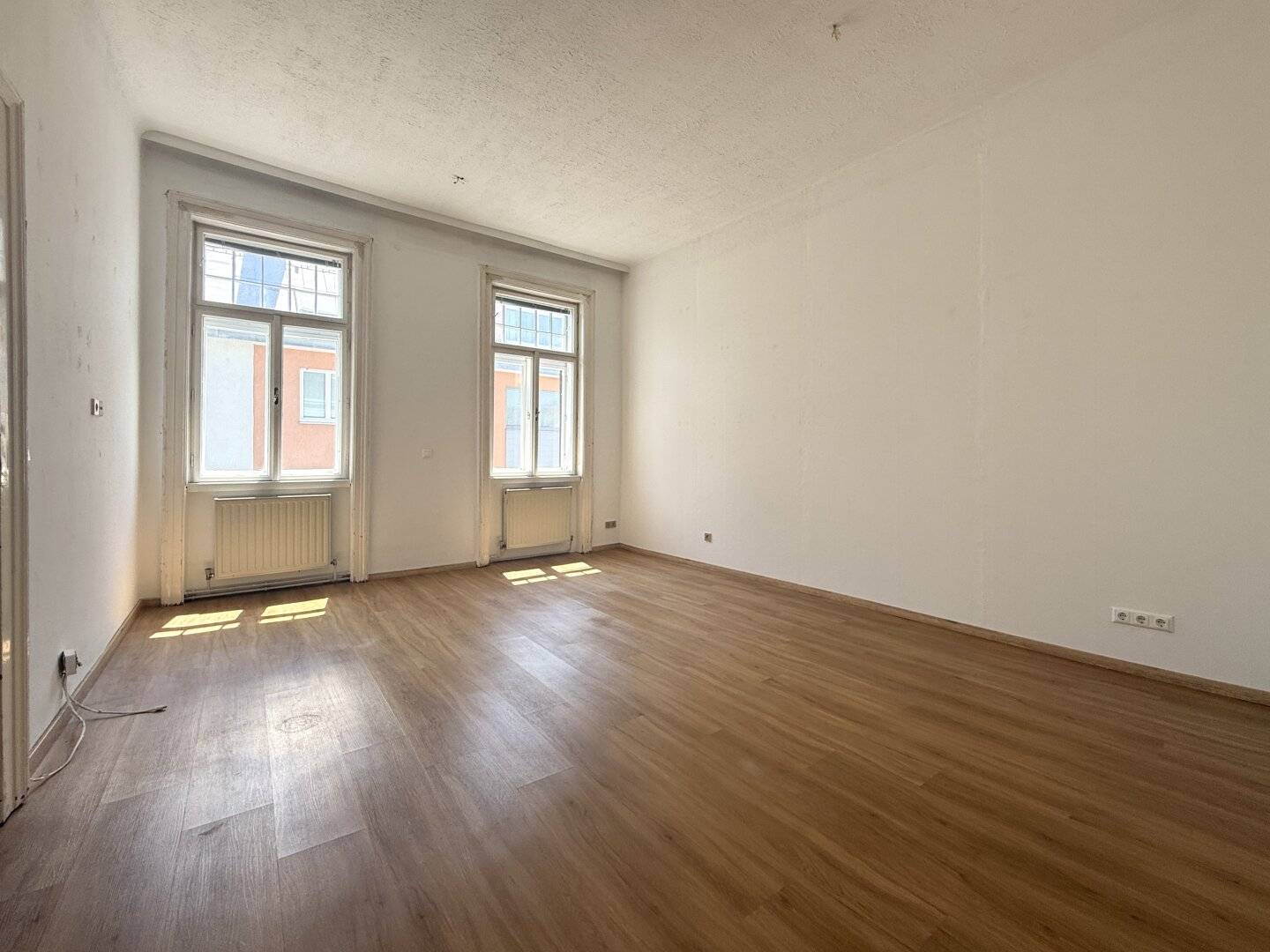 Bright Altbau apartment with high ceilings in Meidling