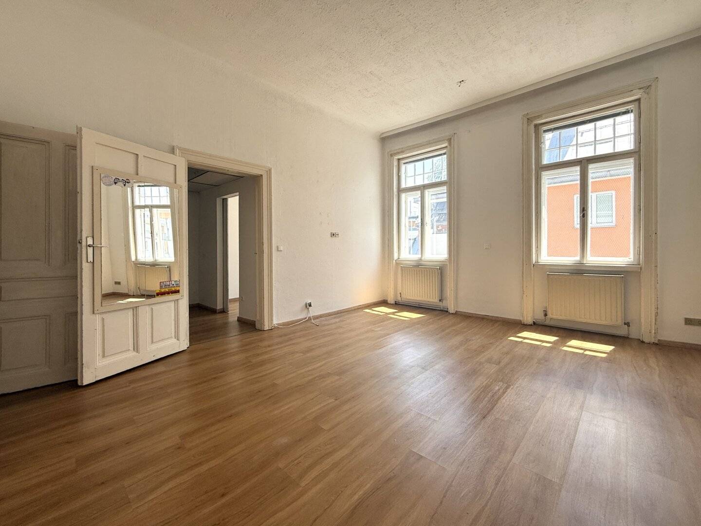 Bright Altbau apartment with high ceilings in Meidling