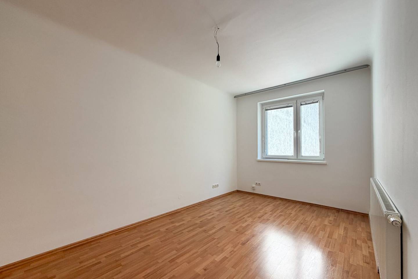 Charming apartment with cellar storage and courtyard seating near Margaretenplatz