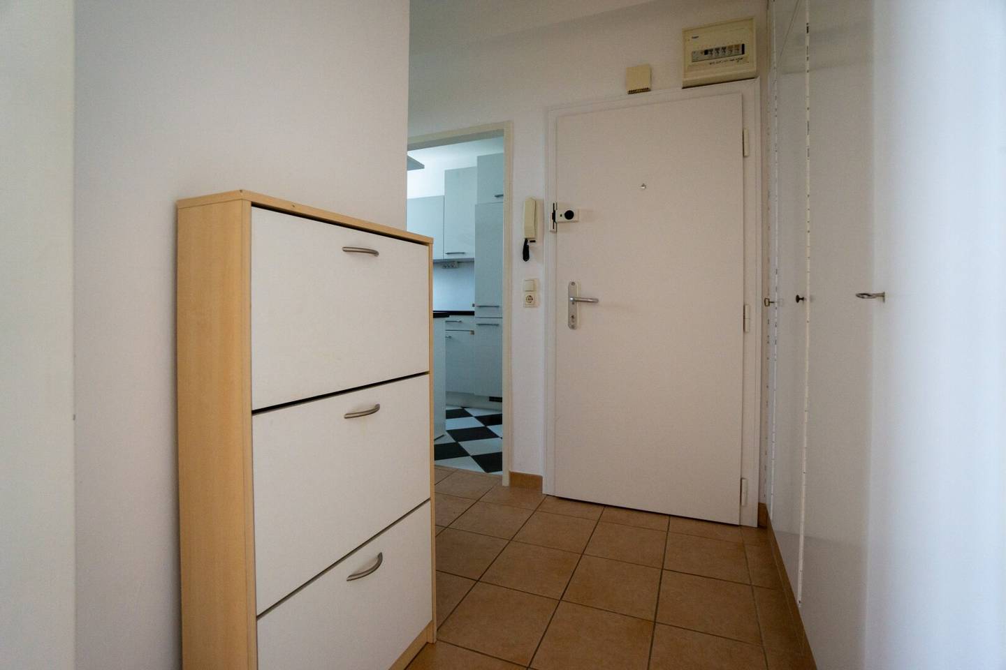 Charming apartment with cellar storage and courtyard seating near Margaretenplatz