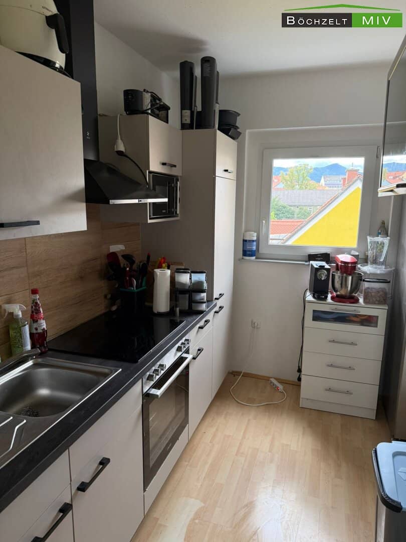 Bright apartment with new kitchen in sunny location
