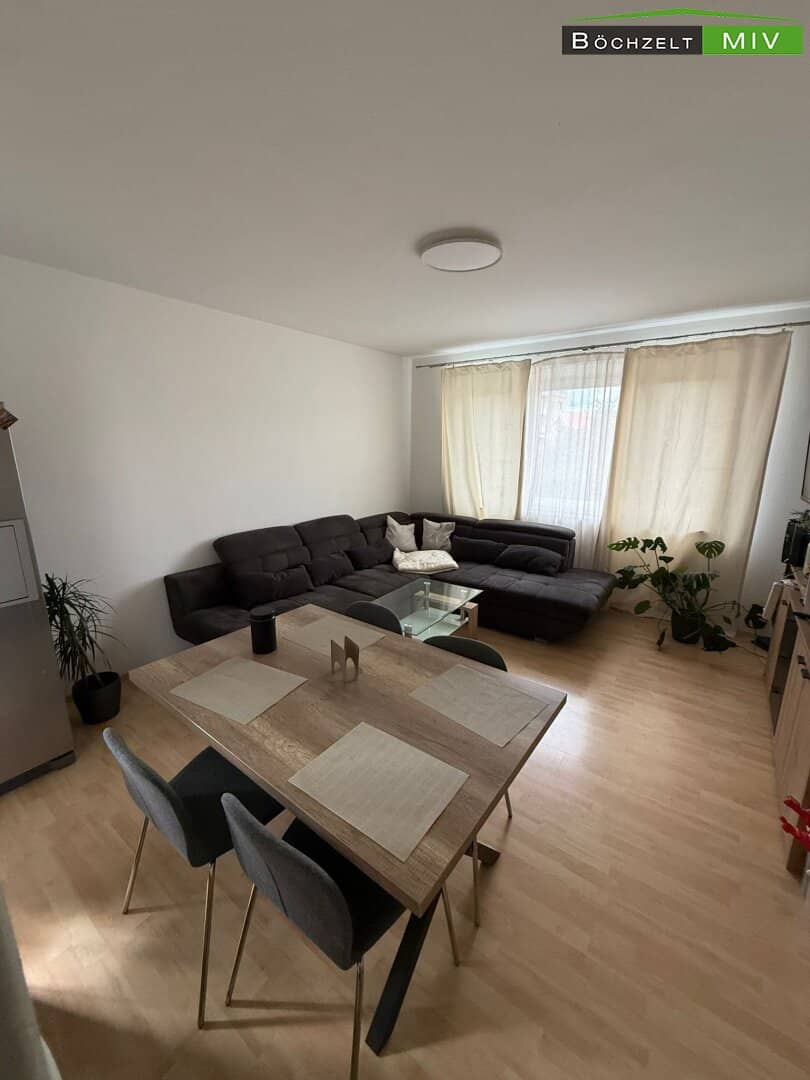 Bright apartment with new kitchen in sunny location